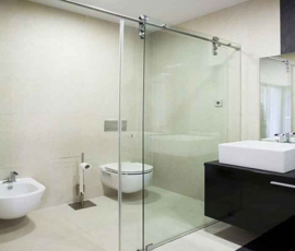 Loại cửa nào phù hợp cho phòng tắm kính?